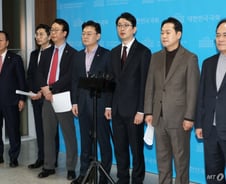 尹석방에…與 "공수처장 고발" vs 野 "심우정 사퇴 안하면 고발"