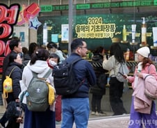 [단독]'뷰티 축제' 확 바꾼 올리브영..한강서 국내 최대 야외행사로
