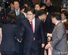 국민의힘 지도부 "장외투쟁으로 헌재 압박하는 행동 안 할 것"