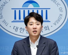 이준석 "이재명 전체주의적, 尹과 데칼코마니…양당 단일화 없다"