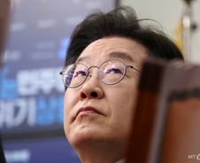 [단독]이재명, 3선 의원들과 13일 회동···尹 탄핵정국 논의 전망