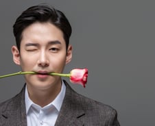 "이목구비 또렷해져" 고백 앞둔 남성, 얼굴 윤곽 살리는 '마법'은