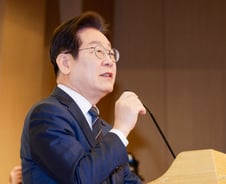 "민주당 잘했다 보기 어려워" "제 부족함"...이재명의 반성