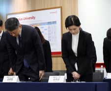 고개 숙인 홈플러스 "채권 3400억 상환…반드시 모두 변제할 것"