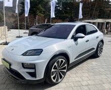 SUV '제로백'이 3.3초라니…스포츠카 뺨치는 '마칸 일렉트릭'[시승기]