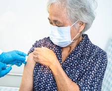 "예방효과 훨씬 높다"…노인 독감·폐렴 막는 이 백신, 무료접종하세요