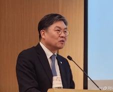 "응급실 뺑뺑이 더 늘었다…응급환자 전원율, 미국의 3배"