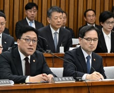 "2조 가지고 7조 홈플러스 인수" 지적에…금융당국 "개선안 검토"