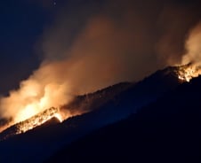 경남 산청 산불, 헬기 투입 진화 시작…진화율 45%