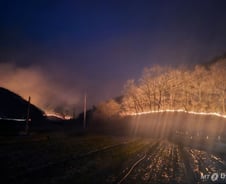 "묘지 정리 중 불" 성묘객 자진신고…의성 산불, 강풍 타고 민가 덮쳐