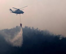 꺼도 꺼도 살아나는 산불…'강풍'에 속 타들어간다