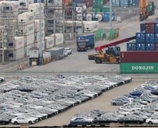 범용 반도체, 중국에 줘도 괜찮아?…자동차 업계 피 마른다