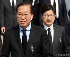 與 지도부, 산불 희생자 분향소 조문…"피해 복구 소홀함 없도록"