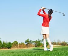 산불 난리인데…"진화 못 기다려" 물 싣는 소방헬기 앞 '스윙' 인증샷