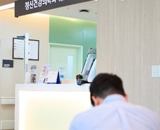 "우울증 걸리면 무조건 약 먹인대"…병원 피하게 되는 그 말, 사실일까?