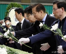 권성동 "산불에 이어 싱크홀로 인명사고…안전 점검 꼼꼼히 나서달라"