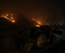 차까지 갔지만 산불 못 피했다…청송 60대 여성 불에 탄 채 발견