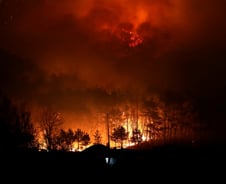 "실버타운 대피 중 차량 폭발"…경북 산불 사망자 15명으로 늘어