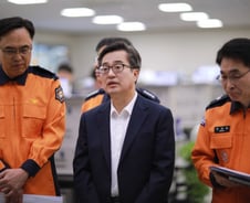 대형 산불에 시위 중단한 김동연, 소방재난본부서 "우리 일처럼 돕자"