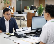 정부 보증으로 키운 '좀비' 중소기업…대출 대신 투자 늘려야