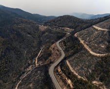 무심한 빗방울, 10분 만에 그쳤다…의성 산불 엿새째 '사투'