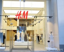 [IT썰] 75개국 4000개 매장 거느린 '패션 왕국', AI 아바타 모델 쓴다