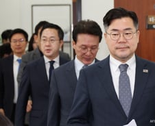 野 '줄탄핵' 카드에, 내란죄 고발→무고죄 맞고발…막나가는 국회