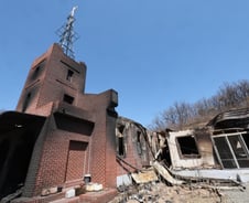 "나무 안 꺾여 라이터로"…'역대 최악' 경북 산불 실화자, 혐의 부인