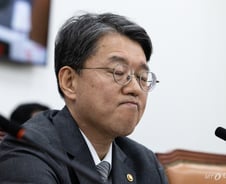 헌재 "尹 탄핵 신중히 심리 중…선고 시기, 말씀드릴 수 없어"