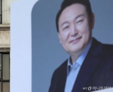 윤 대통령 선고 D-2…"호수 위 달 그림자" 눈길 끌었던 말말말