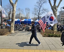 탄핵 선고일 확정에 찬반 모두 반색… "기각 확실" vs "파면 당연"