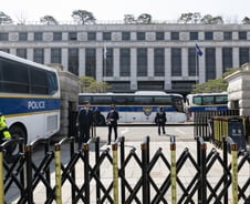 탄핵 선고날 헌재·대통령 관저 인근 13개 학교 임시 휴업