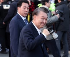 尹, 4일 탄핵 선고 참석 여부 미정…대통령실 "차분히 기다릴 것"