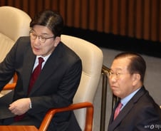 이재명 "승복은 尹이 하는 것"…권성동 "헌법 위에 서겠단 의사"