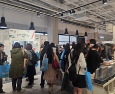 "사양 산업? 놀러왔다 '텅장' 됐다"..코엑스 휩쓴 문구 덕후들[르포]