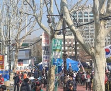 "결과 어떻든 계속 싸울 것" 선고 이후에도 집회 연다는 탄핵반대 진영