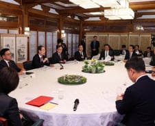 [단독]한덕수 "다음주 車 지원대책 발표"…3조원 규모 정책금융 추진