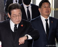 박근혜 탄핵 전엔 승복 합의했던 여야…尹 탄핵 'D-1'까지 신경전