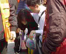 "나라 망했다" 윤석열 파면에 지지자 오열…욕설, 경찰에 화풀이도