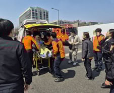 몸 떨며 "물 한 잔만"…'탄핵 반대' 집회서 여성 1명 호흡곤란 호소