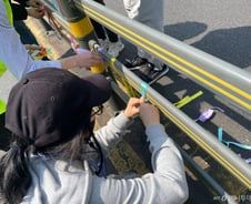 "당연한 결정 너무 늦었다"…흥오른 찬탄 집회, 쓰레기 주우며 행진