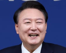 '검사→대통령 직행' 희대의 풍운아 윤석열…계엄으로 '정치적 자멸'