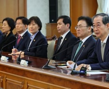 한덕수, 국무위원들과 간담회…"국정에 한 치의 공백도 없도록"