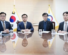 '尹 파면'에 모인 F4 "시장 상황 모니터링…필요시 시장안정조치"