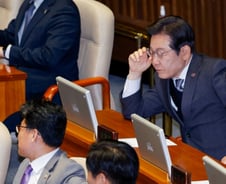 민주당, 尹 파면에 최상목 탄핵 속도조절…국정 혼란 장기화 고려한 듯