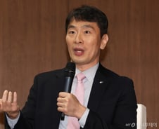 긴급회의 연 이복현 "위중한 상황"…尹 파면 언급은 없어