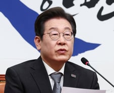 이재명 "위대한 빛의 혁명"… '尹 파면'에 범야권 일제히 '환영'