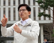 '尹 파면'에도 김문수 '보수 1강' 유지할까…오세훈·한동훈 반등 시작?