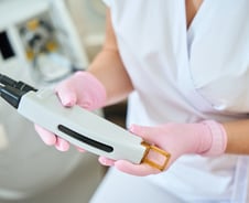 미용시장 개방→필수의료 육성 기대했는데…尹 파면에 이대로 끝?