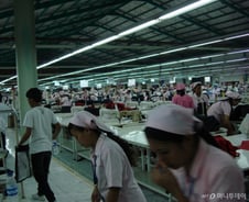 [단독]"가격표 만들지 말아봐"…'관세폭탄' 유명 브랜드, 옷값 인상 검토